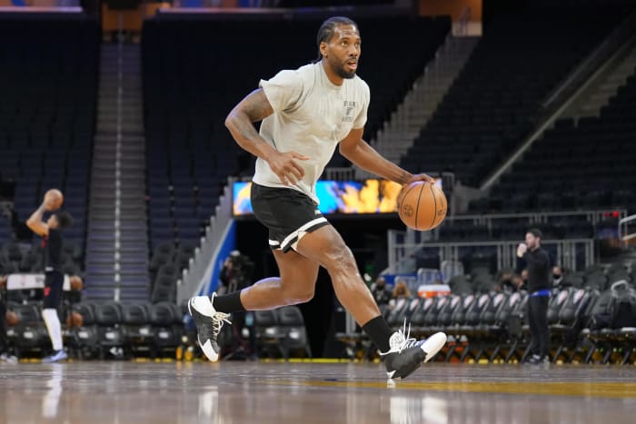 Kawhi Leonard working out before a game.